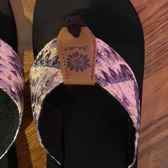 womens flip flops - Picture 4 of 5